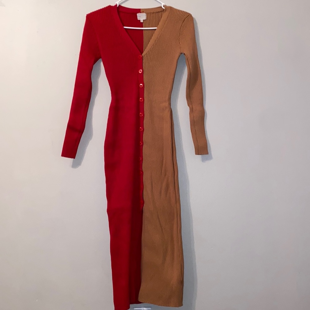 Two tone color. Long sleeve dress